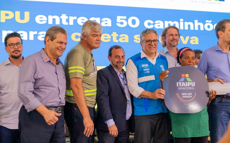 Cispar, Itaipu e Parquetec realizam evento de entrega de 50 caminhões de coleta seletiva